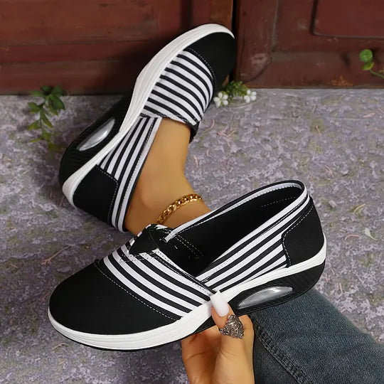🔥 Daily Deal 50% Off - Women's Comfortable Striped Slip-On Sneakers