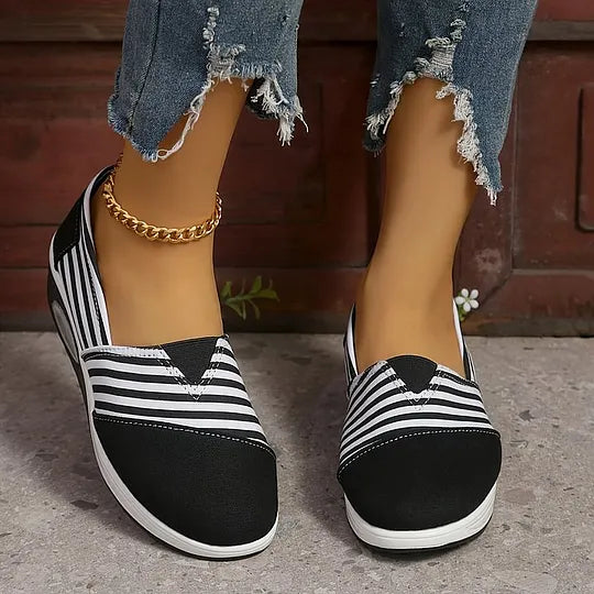 🔥 Daily Deal 50% Off - Women's Comfortable Striped Slip-On Sneakers